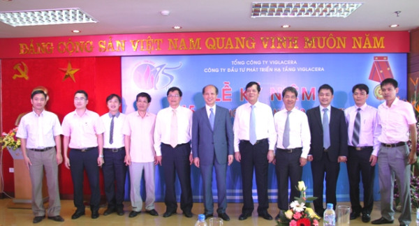 Lễ đón nhận Huân chương Lao động hạng nhì và kỷ niệm 15 năm ngày thành lập Công ty Đầu tư Phát triển Hạ tầng Viglacera.